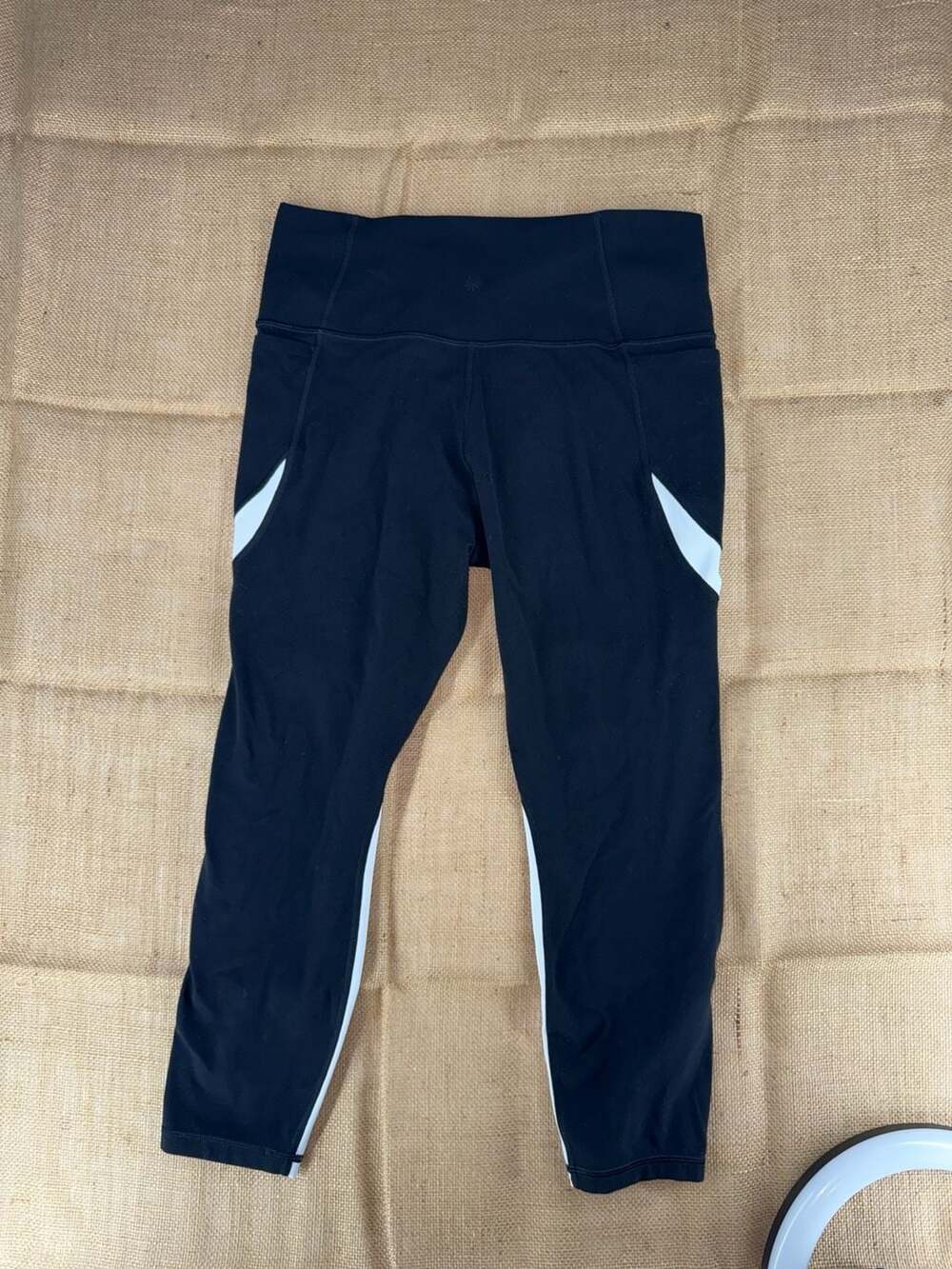 Athleta Salutation Stash Pocket 7/8 Tight Colorblock BW Leggings Size L